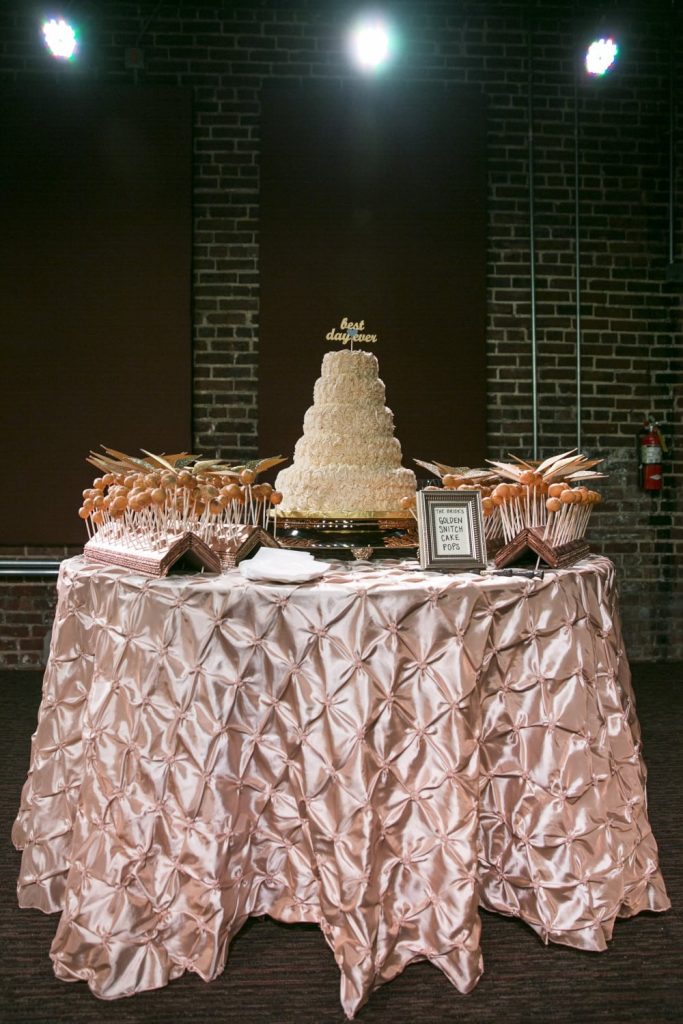 Champagne Pinched Taffeta Table Linen